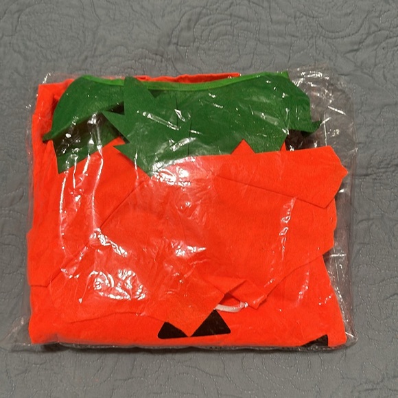 Pumpkin Halloween costume with beanie hat - Picture 8 of 9